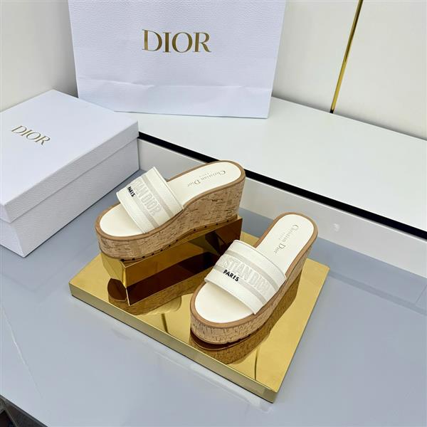 20251128184322379 270